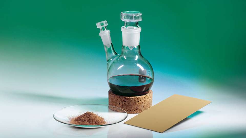 Vielversprechende Alternative: Ein neuer Ansatz zur Verarbeitung von Lignin könnte aus Pflanzenresten eine echte Alternative zu fossilen Rohstoffen bei der Herstellung von Grundierungen oder Klebstoffen machen.