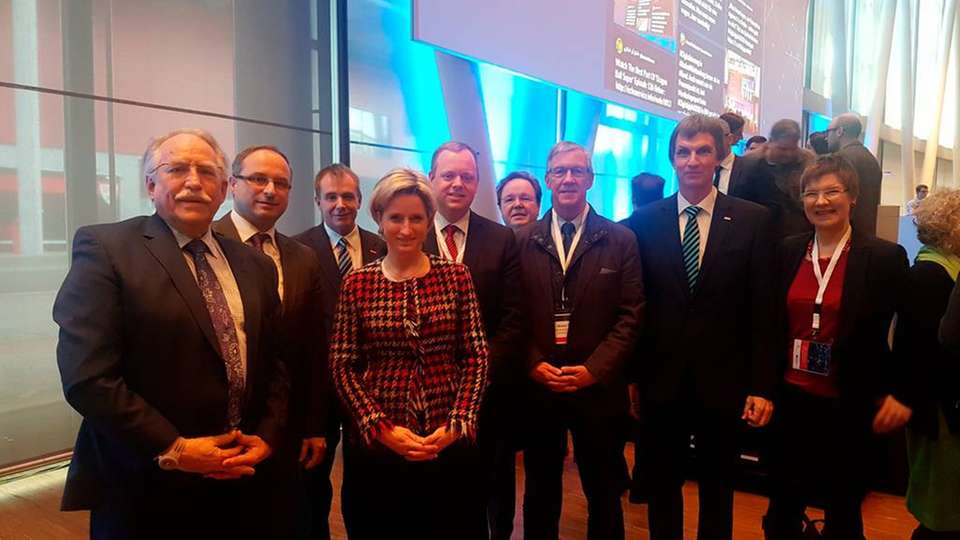 Gute Nachrichten von Wirtschaftsministerin Nicole Hoffmeister-Kraut (Mitte) für die Projektbeteiligten: Der Antrag für das Digitalisierungszentrum Heilbronn-Franken war erfolgreich.