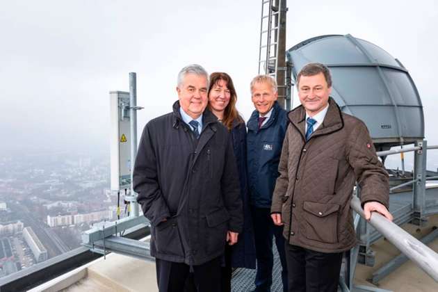 Von links nach rechts: Frank Horch, Senator für Wirtschaft, Verkehr und Innovation, Stadt Hamburg -- Antje Williams, 5G Executive Program Manager, Deutsche Telekom -- Wilhelm Dresselhaus, Mitglied der Geschäftsführung, Nokia Solutions and Networks -- Jens Meier, CEO HPA