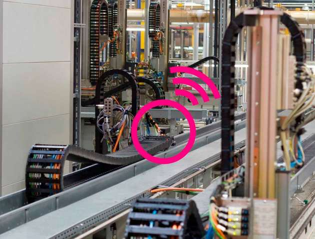 Smart plastics erhöhen die anlagensicherheit, indem sie die Lebensdauer genau voraussagen. Das ist beispielsweise dann interessant, wenn eine Vielzahl an e-ketten in der Produktion eingesetzt werden.