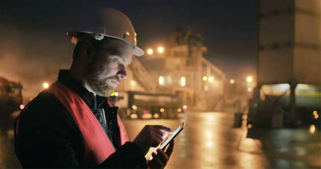Das Asset Performance Insight von ​Honeywell verbindet Assets sowie Einrichtungen der Anwender mit der Cloud und verwendet analytische Modelle von Honeywell sowie seinen Partnern. Damit sind Kunden in der Lage, ungeplante Stillstände und unnötige Wartungsarbeiten zu vermeiden. Honeywell hat die Lösung über vorkonfigurierte Masken so konzipiert, dass sie schnell von Kunden eingesetzt werden kann.
Erfahren Sie mehr: honeywellprocess.com