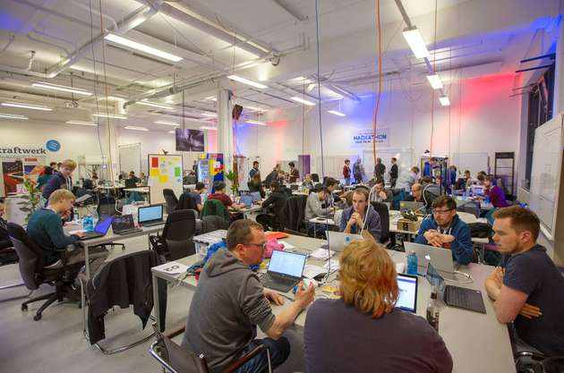 42 Stunden lang bastelten 80 Studenten, Softwareentwickler, Designer und Kreative beim Bremer Hackathon an Ideen für die Zukunft.