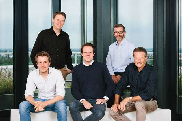 Gehören schon zu den alten Hasen: Leopold von Bismarck (CMO), Johannes Schwarz (CTO), Christian Deilmann (CPO), Lars Merle (CFO / COO), Toon Bouten (CEO) von Tado (v.l.n.r). Das Start-up ist mittlerweile mehr als 50 Millionen Euro wert und beschäftigt über 100 Mitarbeiter.