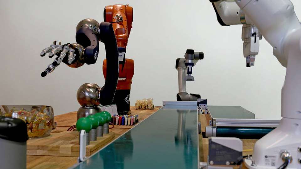 Das FZI präsentiert ein koordiniertes Zusammenspiel von Robotern auf dem International Experts Day on Service Robotics von Schunk.