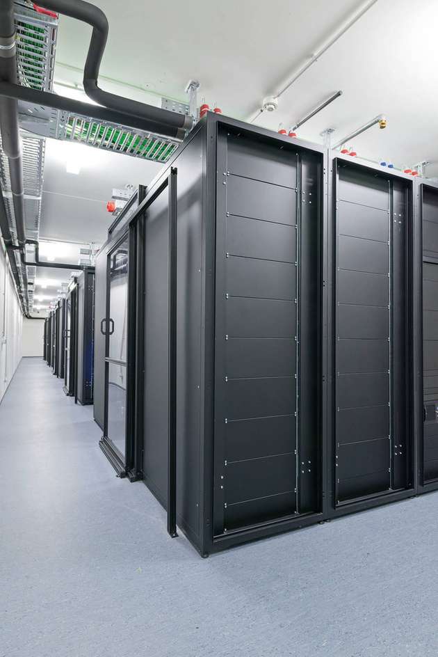 Hier herrscht Sicherheit: Zertifizierte IT-Service-Provider betreiben und verwalten Cloud-Software im sicheren Data Center und übernehmen die Verantwortung für die IT-Infrastruktur.