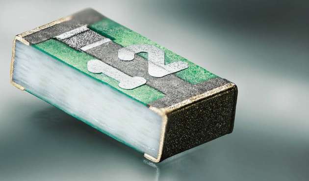Die automotive Chip-Sicherung USN 1206 von Schurter schützt vor Überstrom und -temperatur gemäß AEC-Q200.