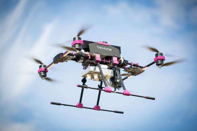 Mit dem Acorad-94 auf einem Oktocopter können Flughöhe und Abstände zu Hindernissen zu jeder Zeit zentimetergenau bestimmt werden.