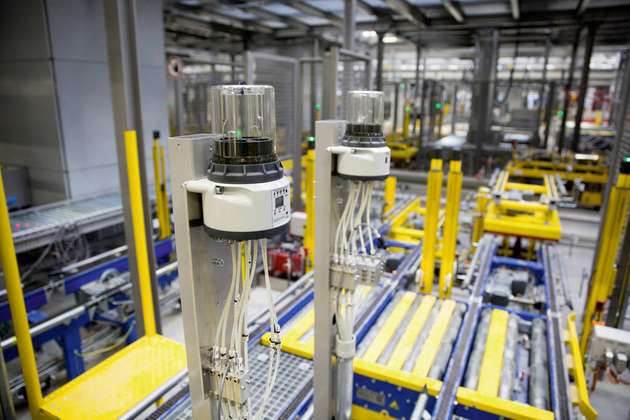 Gemeinsam mit einem Anbieter für Logistiklösungen realisiert Schaeffler in seinem neusten Logistikzentrum eine intelligente Instandhaltung der betriebskritischen Aggregate.