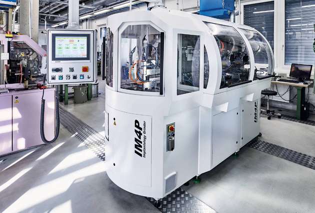 Mit der TwinCAT CNC konnte Dentsply Sirona die Performance ihrer Zahnbohrer-Schleifmaschinen erhöhen.
