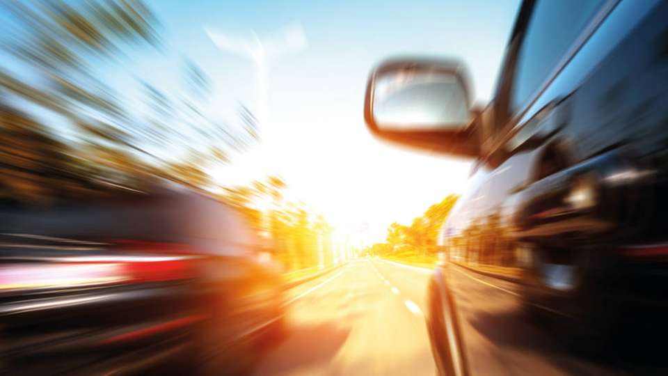 Vollautomatische Präge-Anlage bedeuten einen großen Fortschritt für die Massenprägung von Fahrzeugkennzeichen