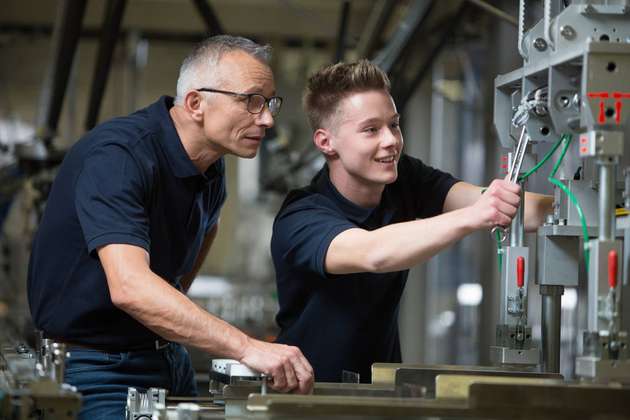 Die Ausbildung von Fachkräften hat traditionell einen hohen Stellenwert bei Optima. Aktuell befinden sich mehr als 150 Auszubildende im Unternehmen.
