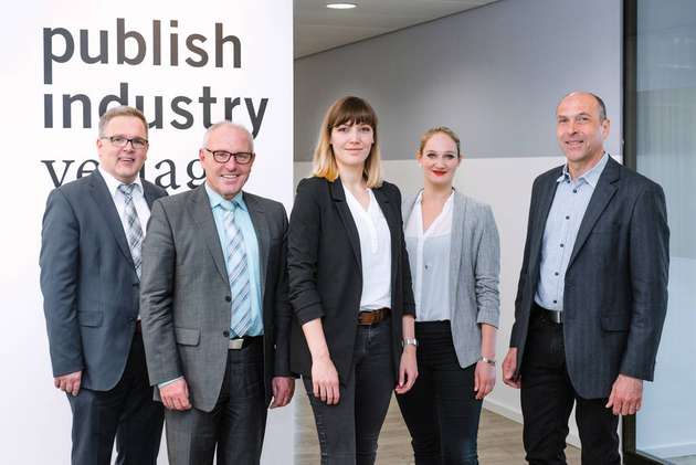 Diskutierten im März die neue Klärschlammverordnung bei einem Roundtable in München (v. l. n. r.): Christoph Westerwelle von Phoenix Contact, Wolfgang Steiger von Flottweg, Sabrina Quente und Jessica Schuster vom publish-industry Verlag und Wolfgang Threm von Mitsubishi Electric Automation Projects