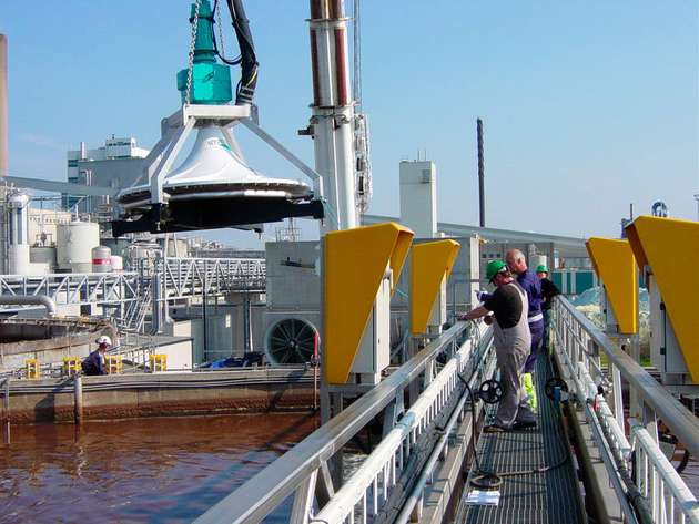 Die Rühr- und Begasungssysteme von Invent sind robust genug für die oft aggressiven und salzhaltigen Abwässer der Chemieindustrie.