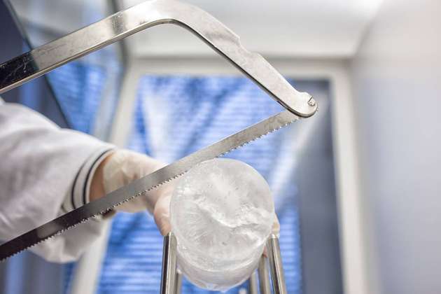  Jeder Kunststofftyp absorbiert und reflektiert bestimmte Wellenlängen, sodass man den Kunststoff anhand des Wellenlängenmusters im reflektierten Licht wie mit einem Fingerabdruck bestimmen kann. 