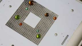 Ein Experiment auf einem programmierbaren Chip mit biologischen Flüssigkeiten