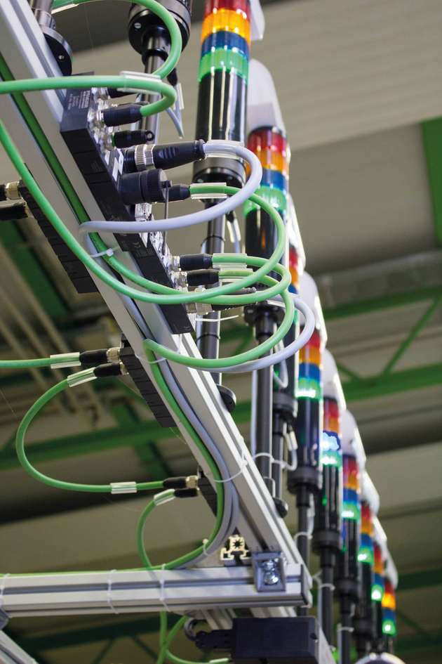 Die Cube-Cable-Module sind mit 1,5 Meter langen Verbindungsleitungen versehen.