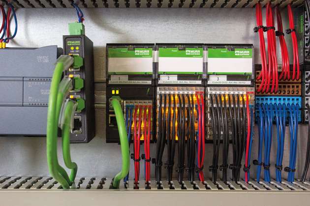 Der Einsatz von Cube20 ist eine kostengünstige Lösung, denn statt vieler einzelner E/A-Karten müssen nur wenige Module auf der Hutschiene montiert werden.