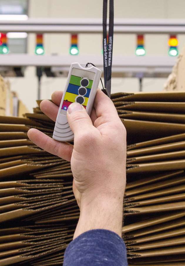 Die Funksignale von den Packplätzen werden im Schaltschrank gesammelt.