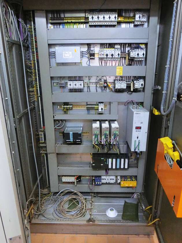 Schaltschrank vor dem Retrofit