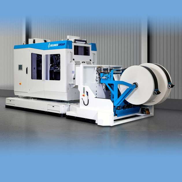 Kunststoffe abfüllen – Halle 3.0, Stand F50: Die Form-Fill-Seal-Anlage Fillpac FFS von Beumer formt einen Sack aus einer vorgefertigten PE-Schlauchfolie und füllt ihn mit technischen Kunststoffen, Düngemittel oder Salzen. Die Granulate werden vor dem Füllvorgang gewogen. Dazu ist die Anlage mit einer eichfähigen elektronischen Wägeeinrichtung ausgestattet. Anschließend verschweißt das System die bis zu 25 kg schweren Säcke. 