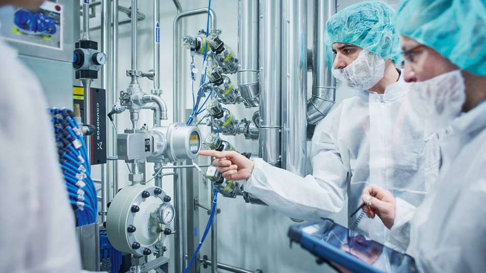 Dienstleistungen gewinnen weiter an Gewicht im Geschäft von Endress+Hauser. Insbesondere die Kompetenz in der Kalibrierung von Messgeräten ist gefragt.