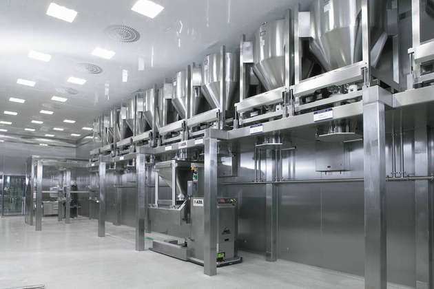 A flexible container system with AGV for reliable batch preparation