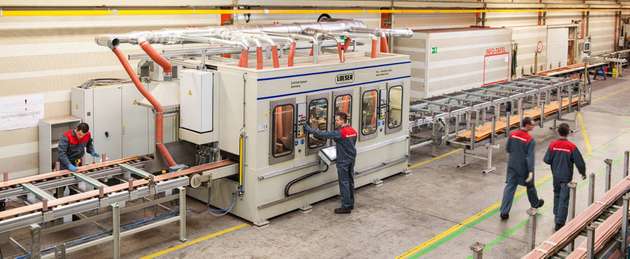 Bei Buntmetall Amstetten werden jährgen rund 35.000 t Kupfer- und Kupferlegierungsprodukte hergestellt. Beispielsweise werden sämtliche Produkte aus Bolzen in mehr als 1.000 Vormaterialvarianten produziert. Das zeigt die Komplexität des Fertigungsbereichs.