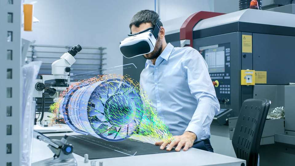 Muss ein Monteur vor Ort etwas reparieren, kann sich sein Kollege im Büro über eine VR-Brille ein virtuelles Bild von der Situation in 3D verschaffen und sogar virtuell und berührungslos in die Szenerie eingreifen, indem er dem Monteur etwa die richtigen Bauteile oder Handgriffe zeigt.