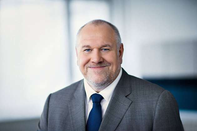 „In der Digitalisierung werden jene Unternehmen erfolgreich sein, denen es gelingt, ihre Anlagen direkt mit den Geschäftsprozessen zu vernetzen und so die klassische Automatisierungspyramide sicher und durchgängig zu öffnen oder zu umgehen.“ Matthias Altendorf, CEO der Endress+Hauser Gruppe