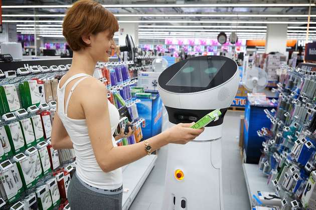 Care-O-Bot arbeitet bereits in Media Saturn Elektronikmärkten sowie im Haus der Geschichte in Bonn.