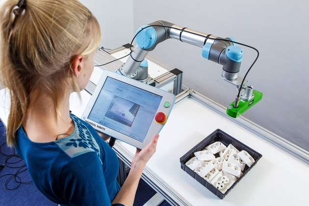 Pick-it findet überlappende Produkte in einem Behälter mit gemischtem Inhalt, ohne dass dazu CAD-Modelle erforderlich wären. Die 3D-Kamera des Pick-it kann von der Maschinenbeschickung bis hin zur Bestückung eingesetzt werden.
