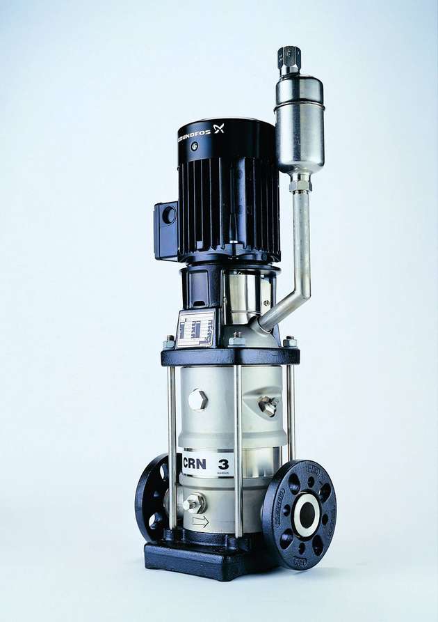Die Variante CR Air-cooled Top mit luftgekühlter Wellendichtungskammer fördert Wasser mit einer Temperatur bis 180 °C und Wärmeträgeröle bis 240 °C ohne externe Kühlung.