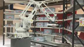 Roboter erleichtern die Lagerhaltung deutlich. Im Video sehen Sie außerdem noch weitere Robotik-Highlights.