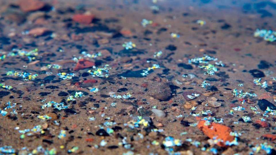 Mikroplastik sind Kunststoffpartikel, die kleiner sind als fünf Millimeter.