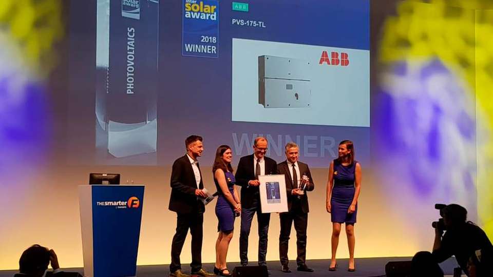 Der Stringwechselrichter PVS-175-TL von ABB wurde von der Fachjury des Intersolar Awards zum Gewinner gekürt.
