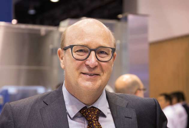 „Die Achema ist eines der wichtigsten Branchentreffen für die pharmazeutische und chemische Industrie mit einer hohen internationalen Beteiligung. Die Intensität der Gespräche auf engstem Raum schafft eine einzigartige Atmosphäre, die für jede vertrauensvolle Geschäftsbeziehung wichtig ist. Höhepunkt war für mich unser gemeinsamer Messeauftritt mit unserem chinesischen Mutterkonzern Truking und zu sehen, wie beide Unternehmen ein Jahr nach der Übernahme zusammenwachsen. Industrie 4.0, Arbeiten in der Virtual Reality, Kontinuierliche Produktion – das sind Themen, die uns global beschäftigen. Auf der Achema 2021 wird es auch wieder darum gehen, mit welchen Tools und Strategien sich die Gesamtanlageneffektivität (OEE) weiter optimieren lässt.“ 
Jörg Pieper, CEO, Romaco Group