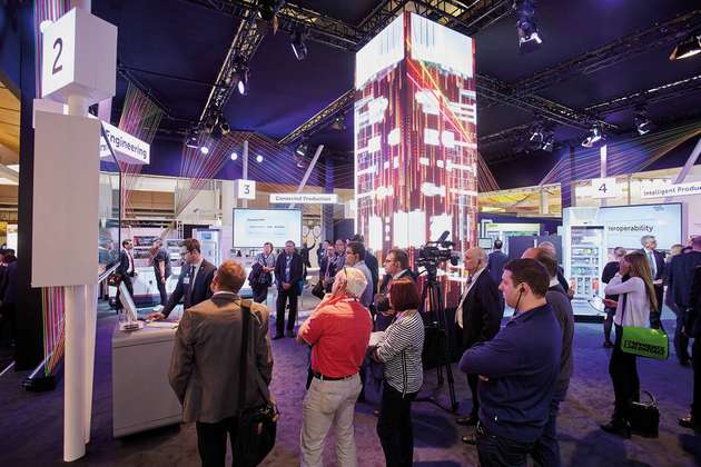 Am Beispiel eines Schaltschranks präsentiert das Technologienetzwerk „Smart Engineering and Production 4.0“ einen digitalen Zwilling, der das Produkt über den ganzen Lebens­zyklus hinweg begleitet.