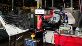 Der Cobot Sawyer von Rethink Robotics unterstützt nun in der Fertigung von Fitzpatrick Manufacturing.