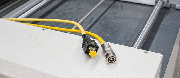 Mit seinen neuen PushPull-Steckverbindern ermöglicht Harting eine sichere Verbindung, die werkzeuglos und platzsparend erfolgt.