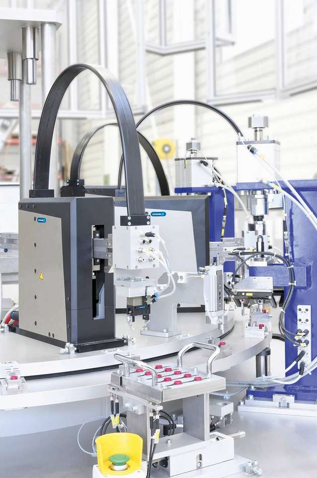 Die Schunk-Pick-&-Place-Einheiten mit integrierten Mikroventilen gewährleisten kurze Taktzeiten, eine hohe Flexibilität und sie sind ausgesprochen energieeffizient. 