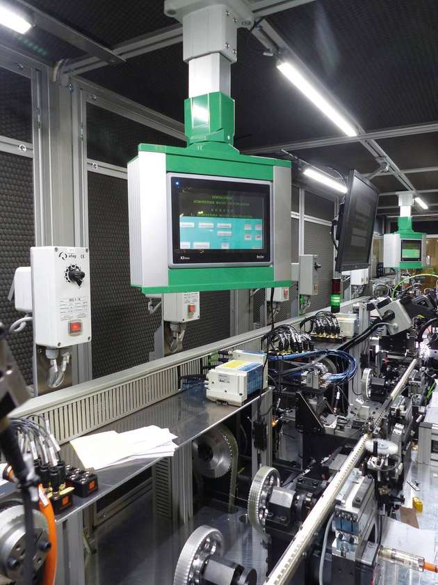 Das Leichtsteuergehäuse CC-4000 in einer selbst entwickelten Produktionslinie der Firma Lumberg.