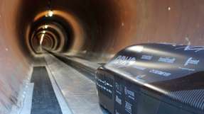 Auf der 1,2 Kilometer langen Teststrecke erreichte der WARR Hyperloop Pod mit 467 km/h einen neuen Rekord. Mit an Bord: 144 Halbleiter von Infineon.