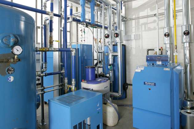 Die Wärme, die bei der Drucklufterzeugung entsteht, kann zum Beispiel zu Heizzwecken genutzt werden – wie hier am Firmensitz von Boge in Bielefeld.