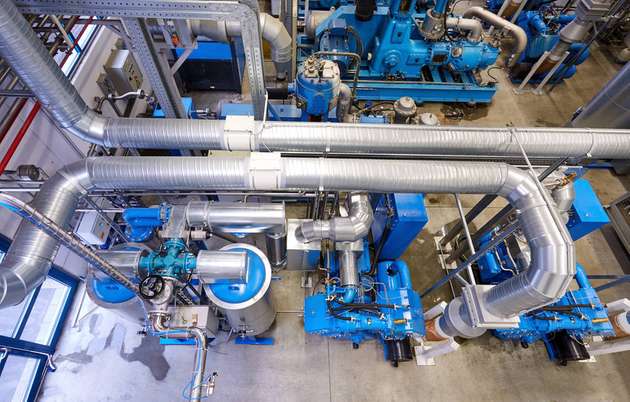 Ölfrei arbeitende Kolbenverdichter und warmregenerierende Drucklufttrockner sorgen für die sichere und energieeffiziente Druckluftversorgung im Betrieb Vulkanring von Gerolsteiner Brunnen.