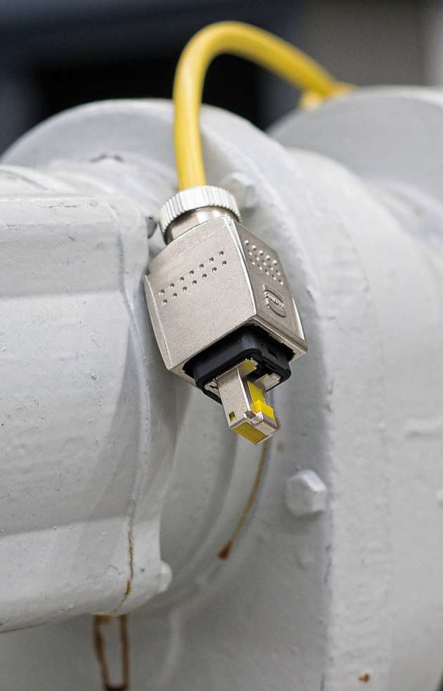 PushPull V14 mit RJ45-Einsatz.