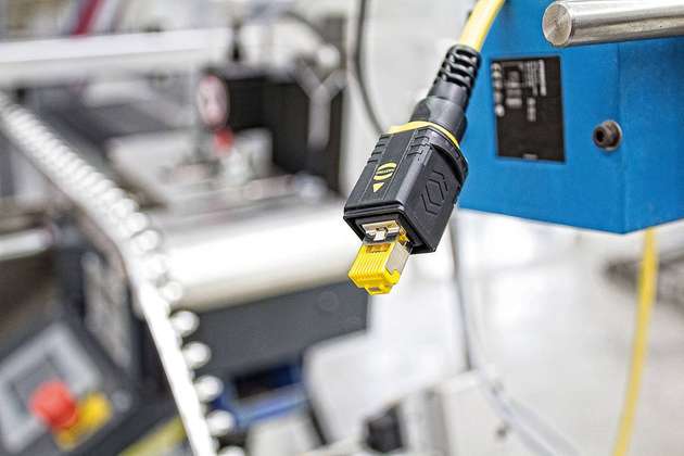 Die PushPull-Steckverbinder kommen in verschiedenen Indus­triebranchen zum Einsatz. Hier ist ein PushPull V4 zu sehen.