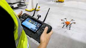 Drohnen vom Boden aus fernzusteuern erleichtert dem Team im Ford-Motorenwerk in Dagenham die Arbeit erheblich.