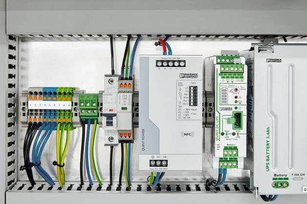 Das erste SPD mit Push-in-Anschlusstechnik für die Stromversorgung: Plugtrab SEC schützt die Stromversorgung Quint Power bei hohen Überspannungsbelastungen.