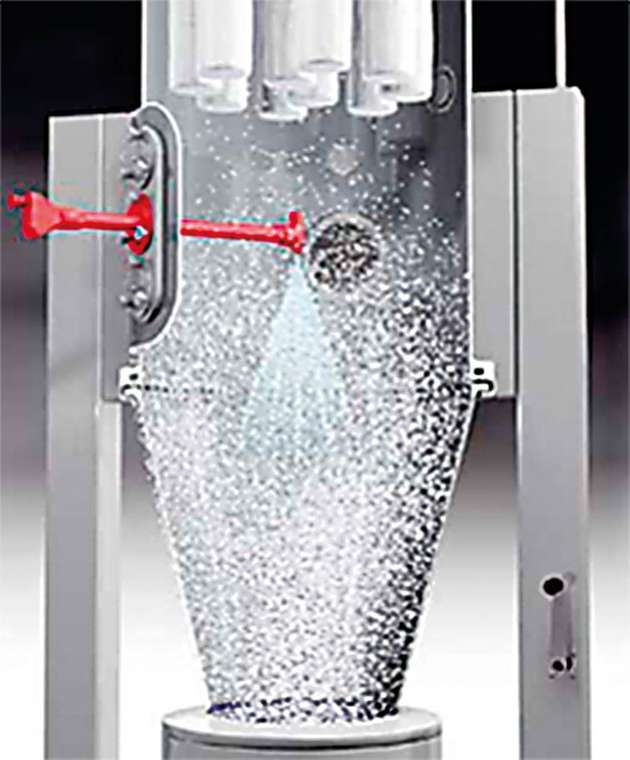  Die Prozesskammer des genutzten Laborsystems mit rundem Anströmboden und Top-Spray-Einsatz. 