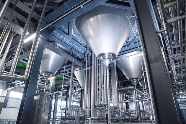 CIP-Anlage einer Brauerei: Die Steckanschlüsse kommen täglich mit Spritzwasser und Chemikalien in Berührung, die zur Reinigung der Anlagen verwendet werden.